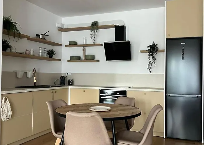 The Hillside Tropicana - Your Smart Living Apartment *